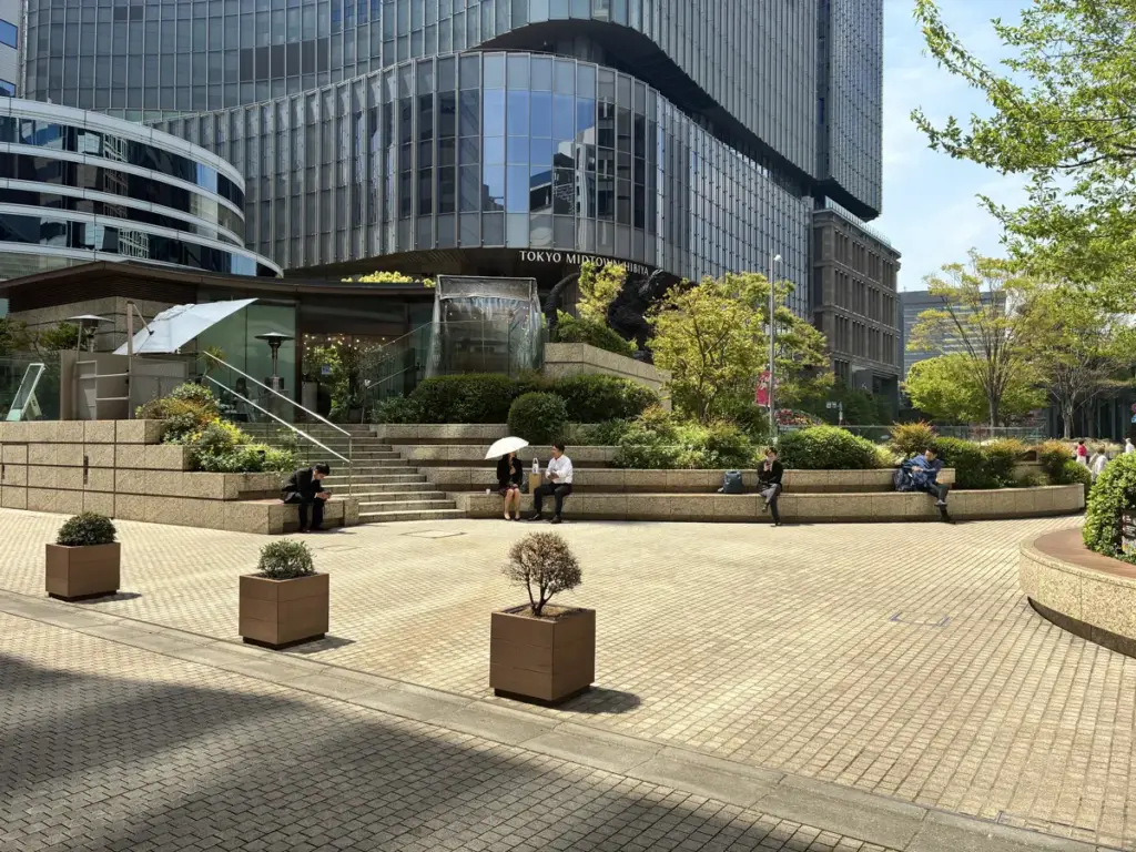 東京ミッドタウン前のステップ広場