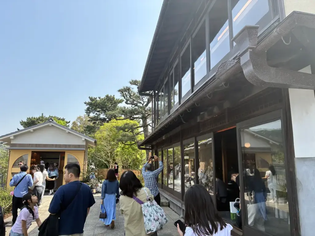 中村藤吉平等院店の店前と銘茶売場