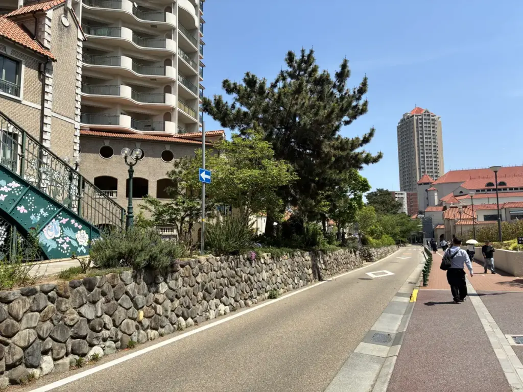 花のみち劇場前