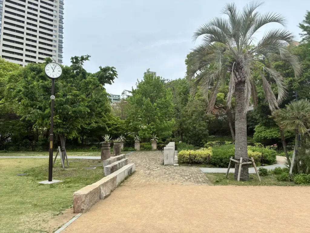 宝塚市立手塚治虫記念館の庭