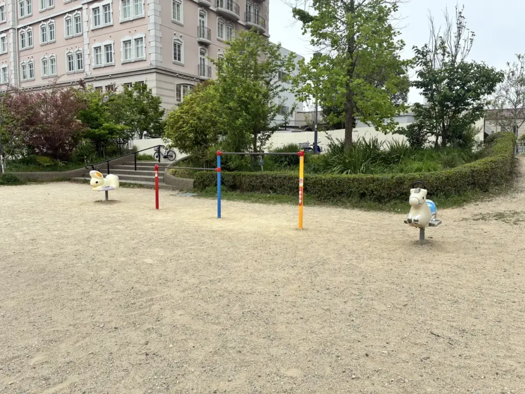 花のみちさくら橋公園鉄棒