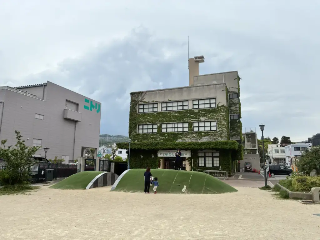 花のみちさくら橋公園芝生の山