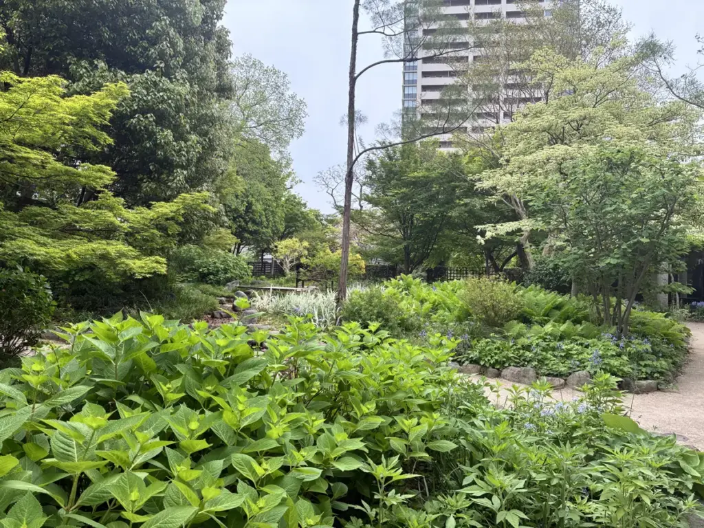 宝塚市立手塚治虫記念館のメインガーデン