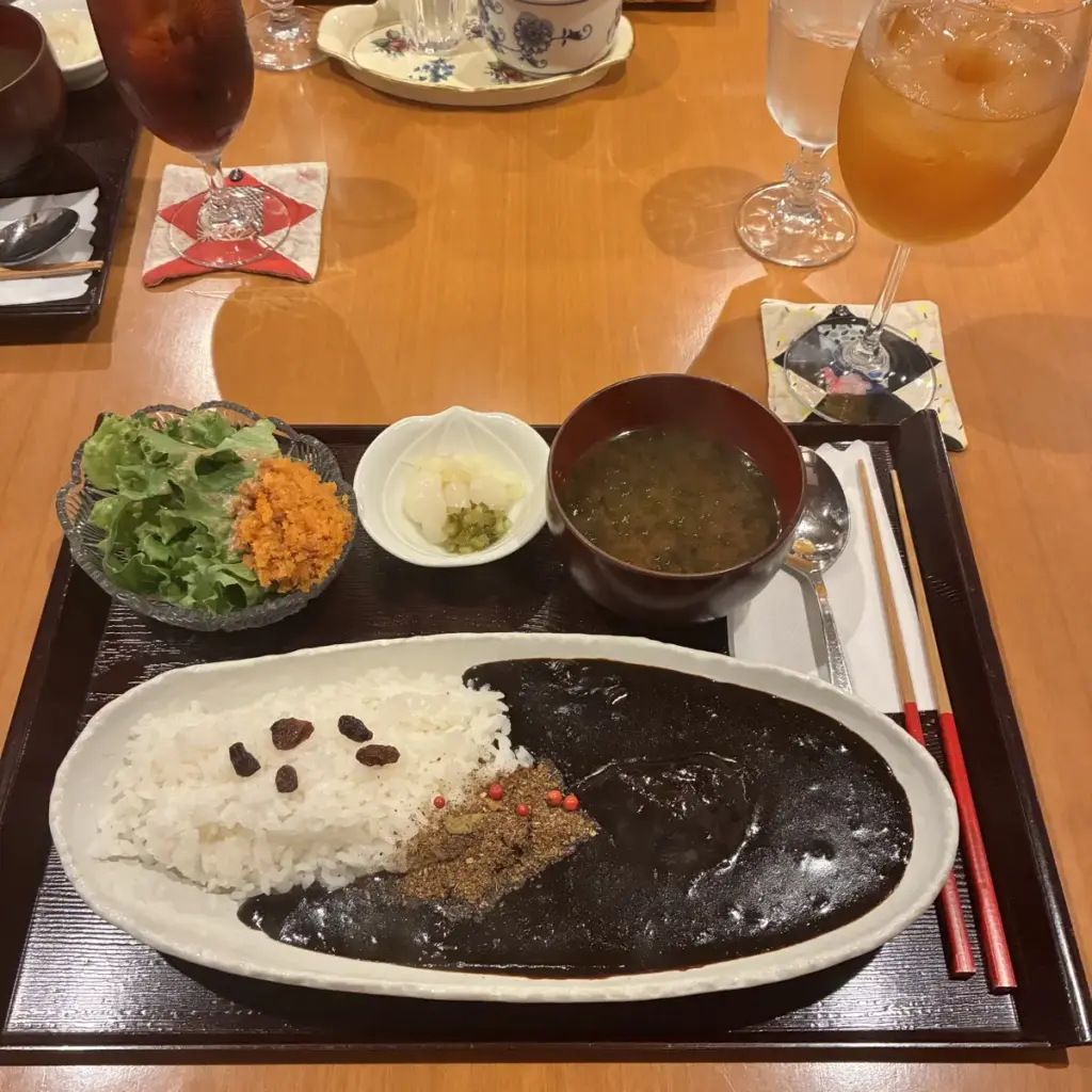 金魚坂、黒カレー