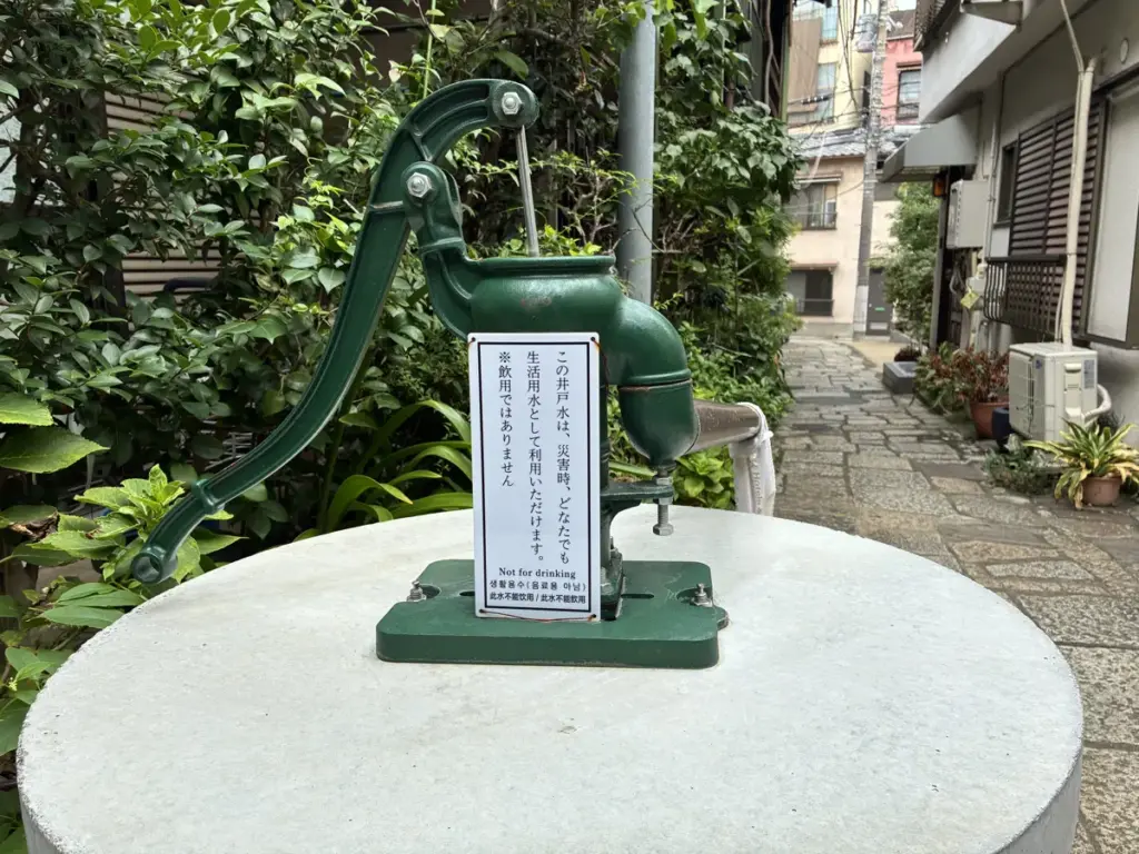 樋口一葉旧居跡前の井戸