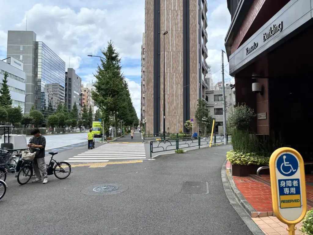白山通りから脇道へ