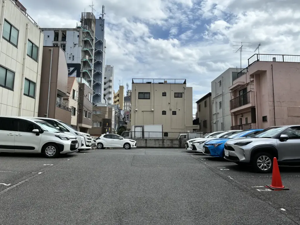 樋口一葉がかつて住んでいた家。桜木の宿。現座は駐車場