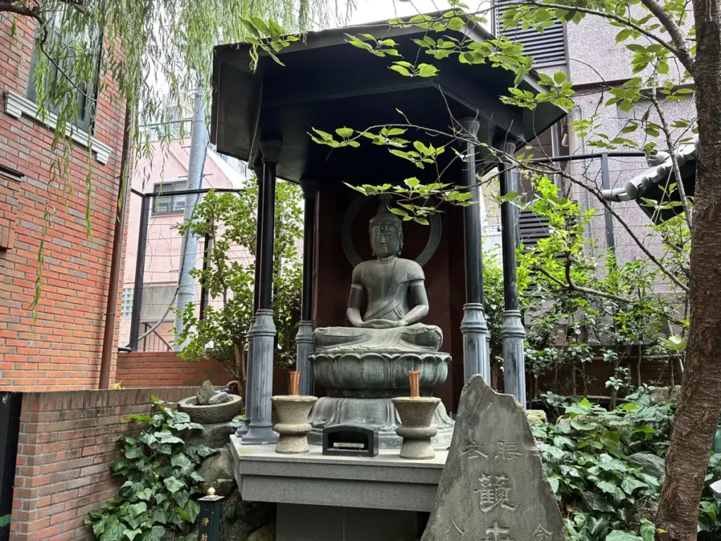 法眞寺の腰衣観音