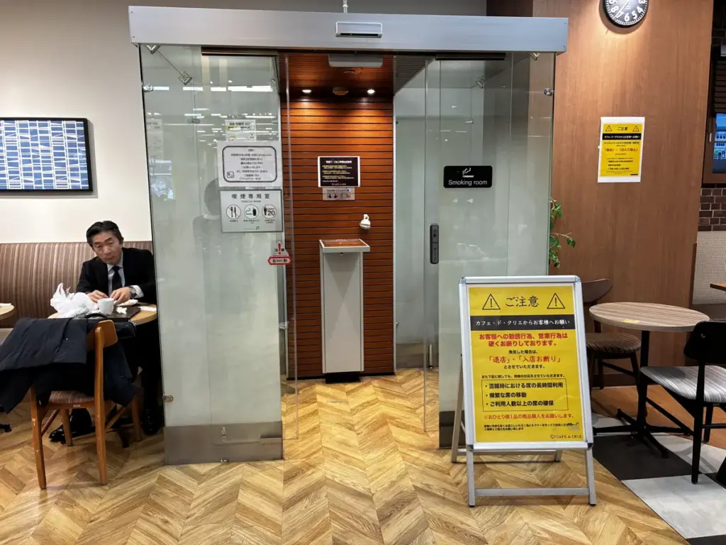 カフェ・ド・クリエ グラン サンシャイン通り店喫煙ブース